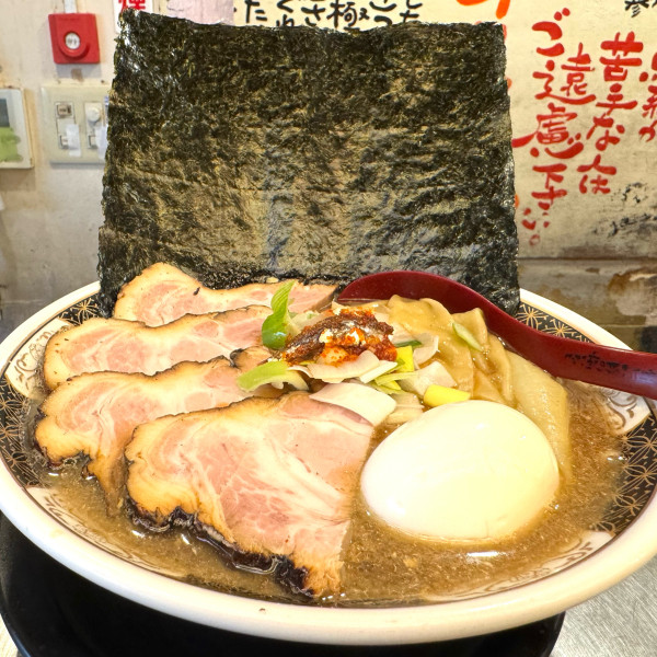 「特製すごい煮干しラーメン 1950円」@すごい煮干ラーメン凪 新宿ゴールデン街店 本館の写真