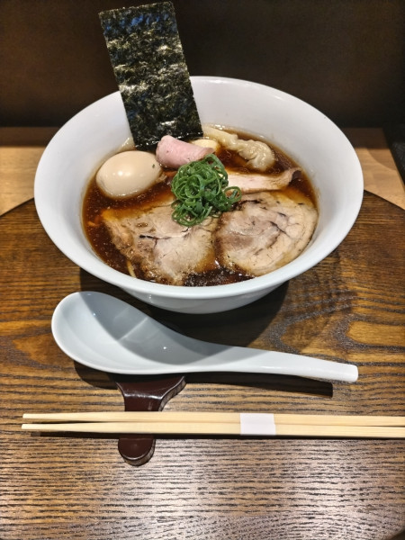「特上醤油らぁ麺」@らぁ麺や 嶋の写真