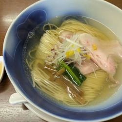 アゴ節塩らーめん(880円)