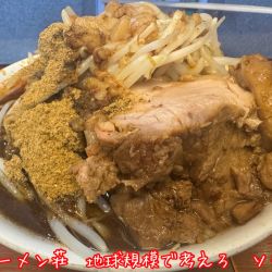 【期間限定】おさかなブラック・ヤサイマシニンニク半分