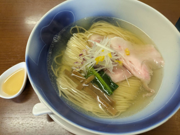 「アゴ節塩らーめん(880円)」@塩らーめん 千茶屋の写真