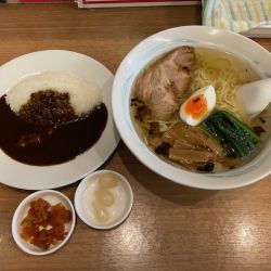 支那そばと半カレー