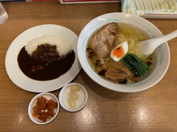 「支那そばと半カレー」@武田流 古式カレーライス 支那そば インディアン 本店の写真