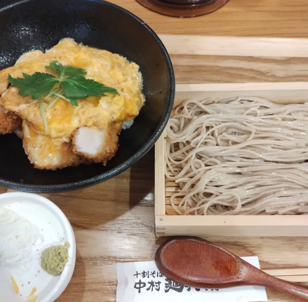 「厚みかつ丼ともりそば」@中村麺兵衛 前橋箱田店の写真