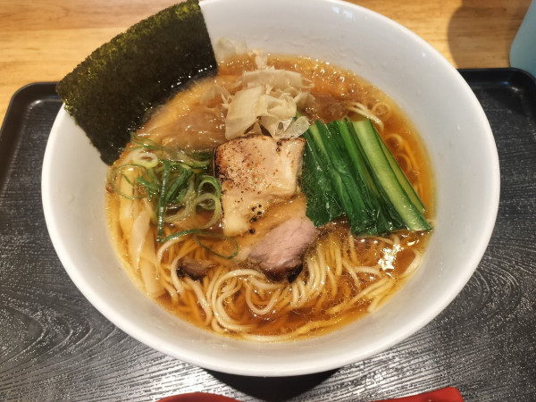 「魯山人醤油と地鶏鮭節合わせらーめん 1500円」@超純水採麺 天国屋の写真
