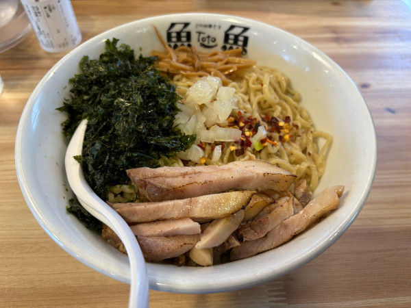 「塩ペペロン油そば（大盛）」@とと ホンテンの写真