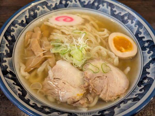 「しょうゆラーメン(880円)」@手打ちらーめん 麺之介の写真
