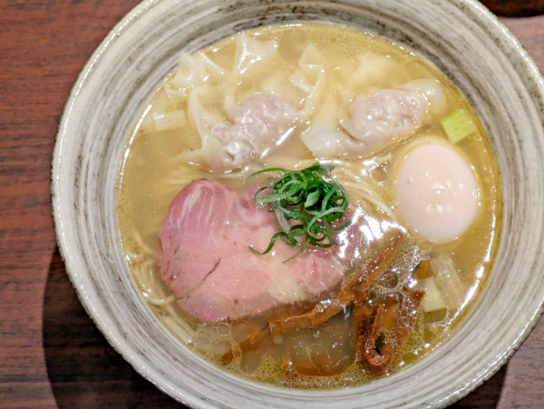 「らぁ麺 塩＋味玉＋ワンタン2個」@らぁ麺 花筏の写真