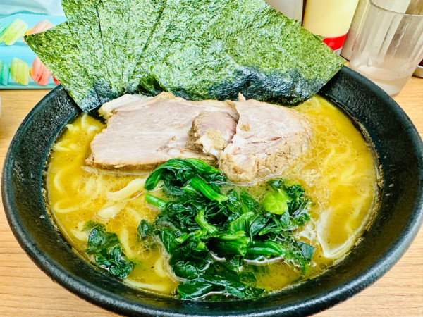 「ラーメン(中)【1000円】」@横浜らーめん 若武者の写真