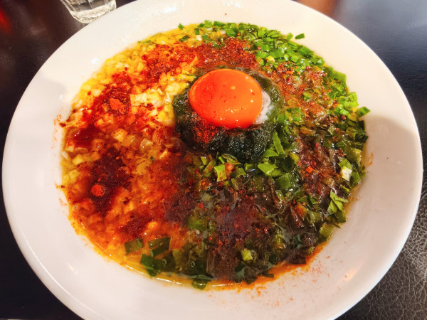 「合盛りニラソバ（汁あり、唐辛子多め）＋メンマ」@麺屋宗 -sou- 高田馬場本店の写真