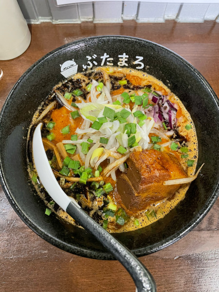 「辛味噌らーめん(850円)中辛・痺れあり」@らーめんぶたまろの写真