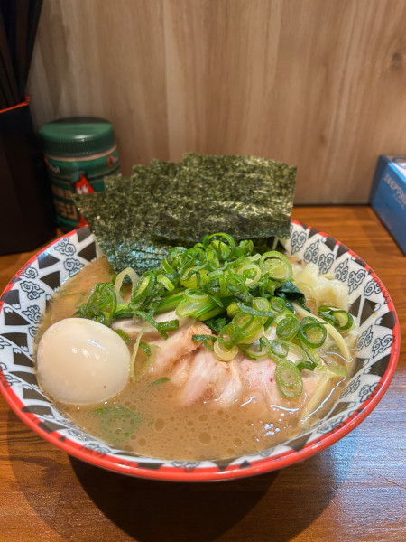 「DXラーメン　トッピング　チャーシュー」@家系ラーメン いんなみ家の写真