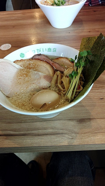 「特製塩ラーメン＋背脂」@はつがい商店の写真