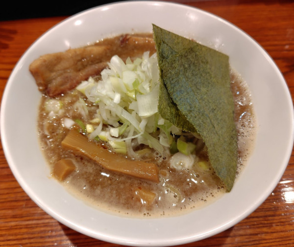 「濃厚魚介ラーメン 1100円 ネギ 100円」@麺屋 恵心の写真