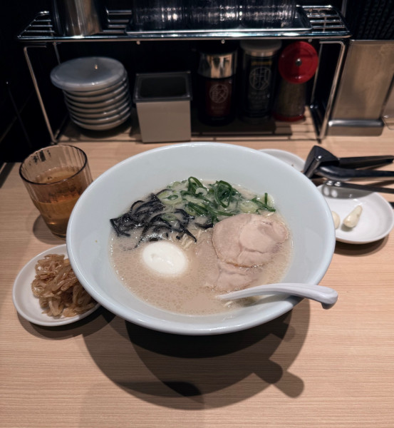 「玉子白丸（バリカタ￥1000）」@一風堂 浅草雷門通り店の写真