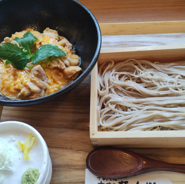 「親子丼ともりそば」@中村麺兵衛 前橋箱田店の写真