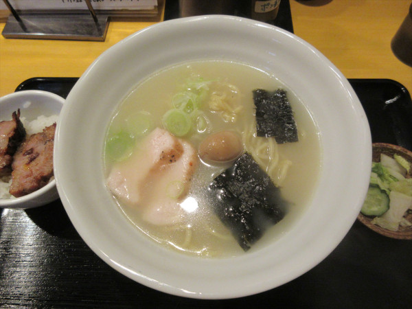 「鶏白湯ラーメン+ミニチャーシュー丼セット(1,000円)」@ちどりの写真
