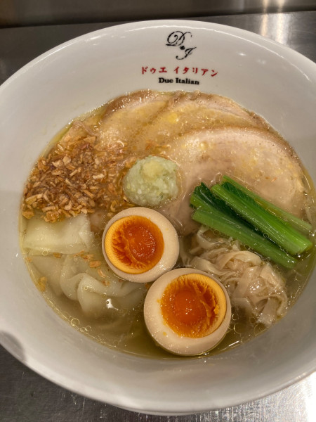 「黄金の塩らぁ麺」@らぁ麺 ドゥエ イタリアン 東急プラザ渋谷の写真