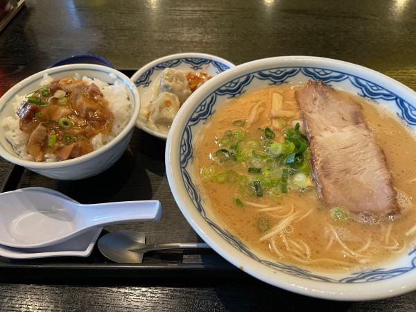 「博多らぁめん　チャーシューあんかけごはんセット」@博多麺房 赤のれん 丸ビル店の写真