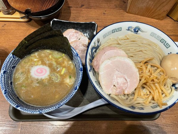 「特製つけめん（大盛り）＋チャーシュートッピング」@舎鈴 ビーンズ武蔵浦和店の写真
