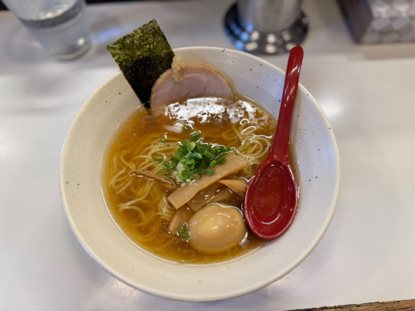 「醤油らーめん 800円」@らーめん にな川の写真