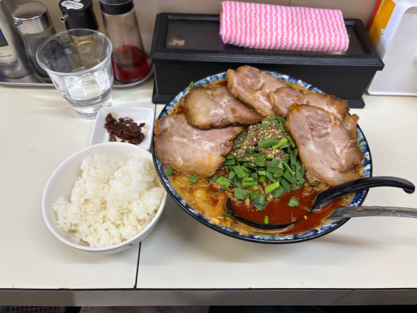 「勝浦タンタン麺（900）チャーシュー（300）大盛（100）」@ビンギリの写真