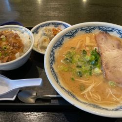 博多らぁめん　チャーシューあんかけごはんセット