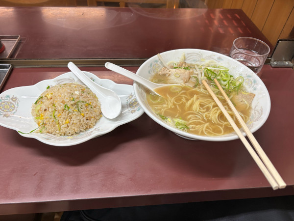 「ラーメン　チャーハン」@大黒ラーメン 本店の写真