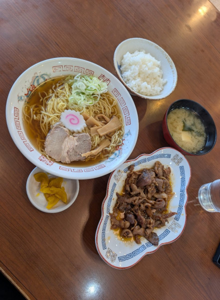 「ラーメン+ホルモン定食（半ライス変更）」@レストラン 倉井の写真