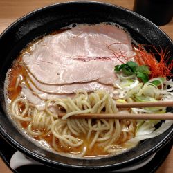 【限定】濃厚あん肝蕎麦·うずら味玉·チャーシュー