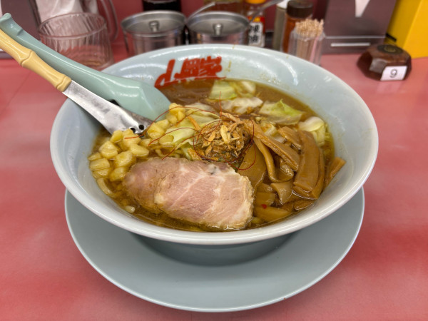 「特性カレーとんこつラーメン　950円」@ラーメン山岡家 瑞穂店の写真