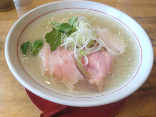 「鯛と蛤の塩そば」@サクラ ソバストアの写真