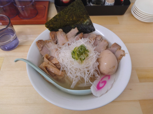 「塩白ネギチャーシューめん¥1350+味玉サービス」@佐野らーめん 佳樹の写真