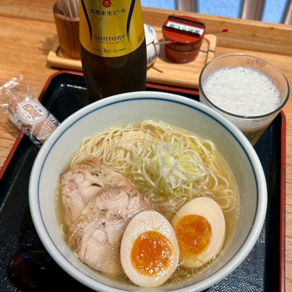 「あっさり鶏そば+プレミアムモルツ」@そば処 為治郎の写真