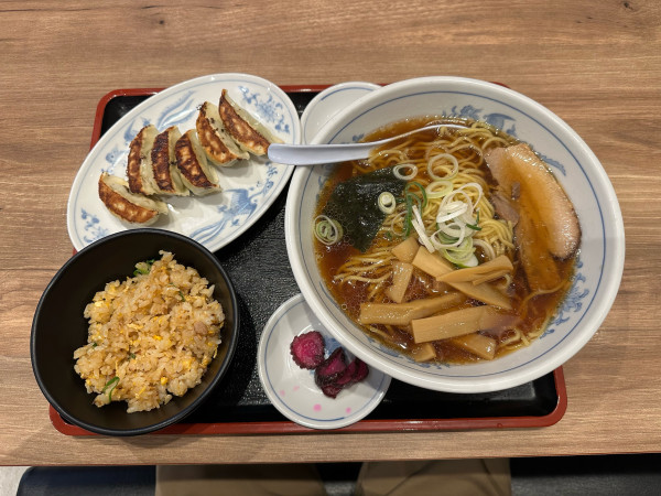 「手もみラーメン100円餃子半チャーハンセット790円」@福しん イオンタウン毛呂山店の写真