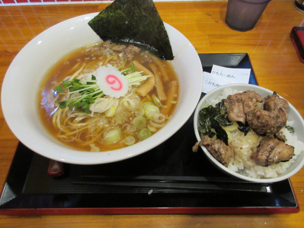 「かもらーめん（８８０円）＋ミニかも肉丼３３０円」@中華そば かもまるの写真