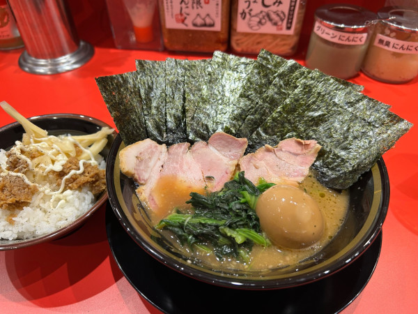 「とらきちラーメン（並）ライス」@とらきち家の写真