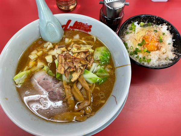「特製カレーとんこつラーメン玉子かけご飯セット¥1270」@ラーメン山岡家 愛知刈谷店の写真