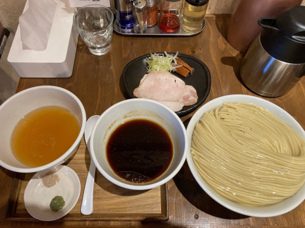 「つけ麺300g＋300g＋藻塩、わさび」@麺屋鈴春の写真