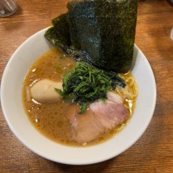 ミニラーメン800円、味玉100円