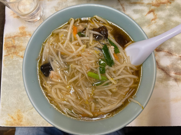 「もやしそば:600円、半チャーハン:300円」@中華餃子 三陽 新橋店の写真