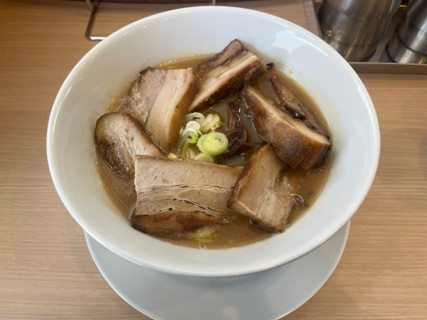 「チャーシュー羽ラーメン1,250円+150円」@羽ラーメンの写真
