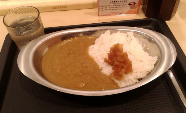 「黄色いカレーライス(590円)」@しぶそば 長津田店の写真