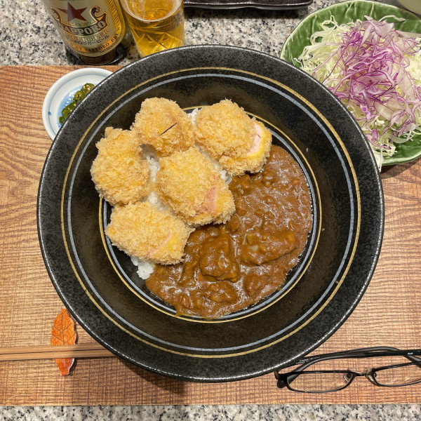 「牛すじと牛ひき肉たっぷり≪旨辛≫カツカレー（松）サラダ付き」@とんかつ 大希の写真