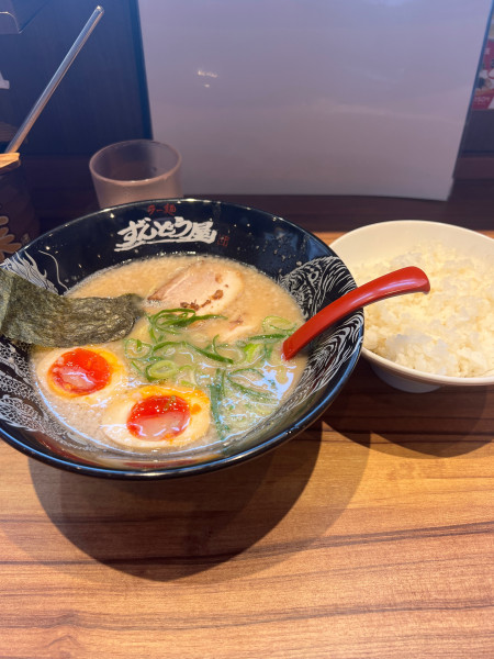 「味玉ラーメン　ライス並」@ラー麺 ずんどう屋 草加VARIE店の写真