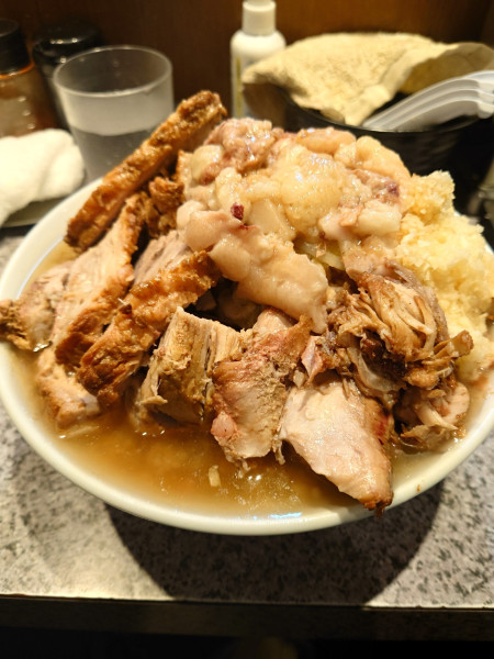 「【限定】小豚ダブル  全マシ」@ラーメン宮郎の写真