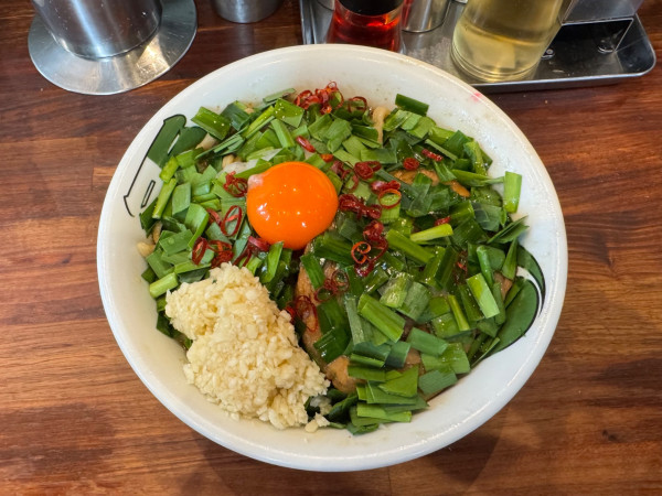 「【限定】雷ニラ玉そば」@雷 北松戸本店の写真