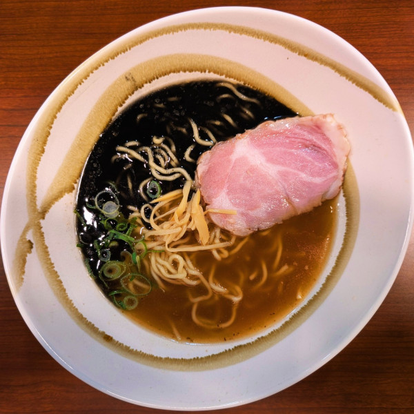 「焦がし醤油ラーメン」@ラーメンニキ新橋の写真