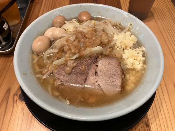 「ラーメン 麺150g 1000円 + クーポンうずら」@俺の生きる道 関内地下街マリナード店の写真