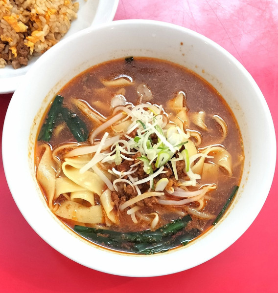 「麻辣刀削麺＋台湾チャーハン950円」@幸福食堂の写真